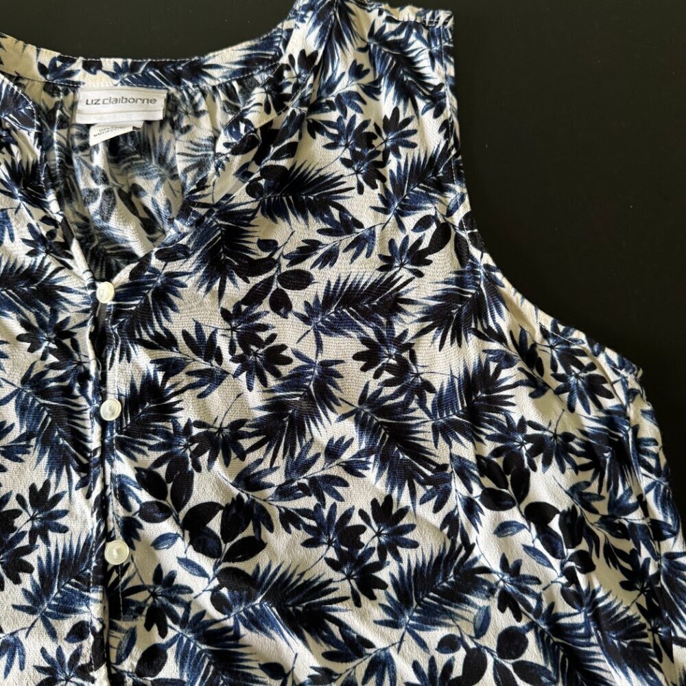 🔥 4 for $20 DEAL 🔥Liz Claiborne Blue Leaf Print Sleeveless Button M - Picture 6 of 7